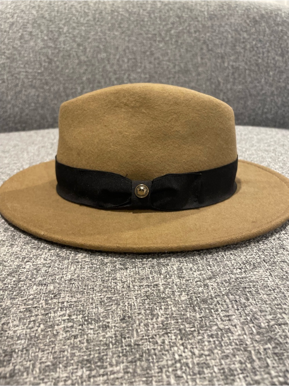 Women’s - authentic Goorin Bros Camel Brown Fedora with Black Trim